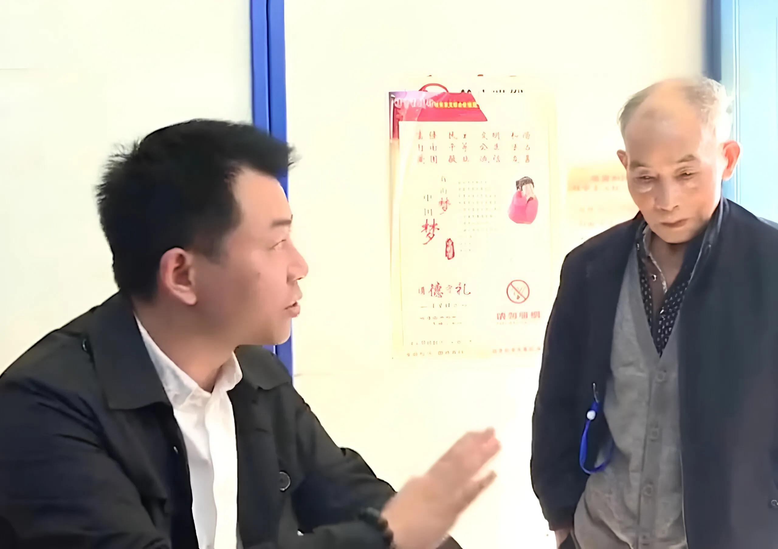 ?84岁老人迷恋50岁女子,竟爬管道下楼约会!