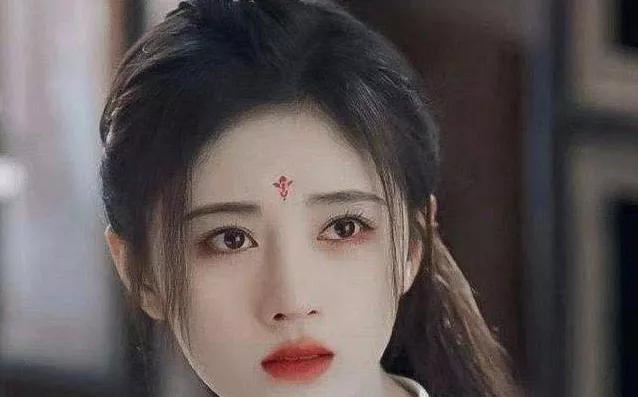 央视|明星扎堆染发，鞠婧祎判若两人，罗云熙帅气逼人，李易峰一言难尽