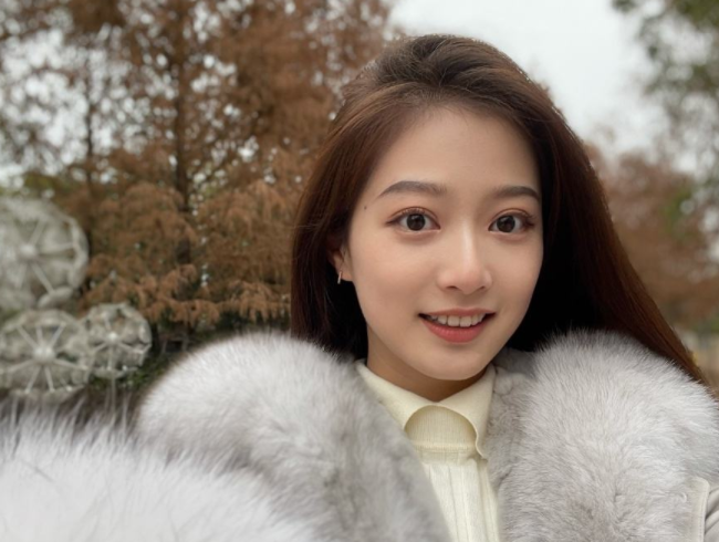 雷佳音|冯琳春晚彩排照流出，气质又一次叫人惊艳，但保研复旦备受争议