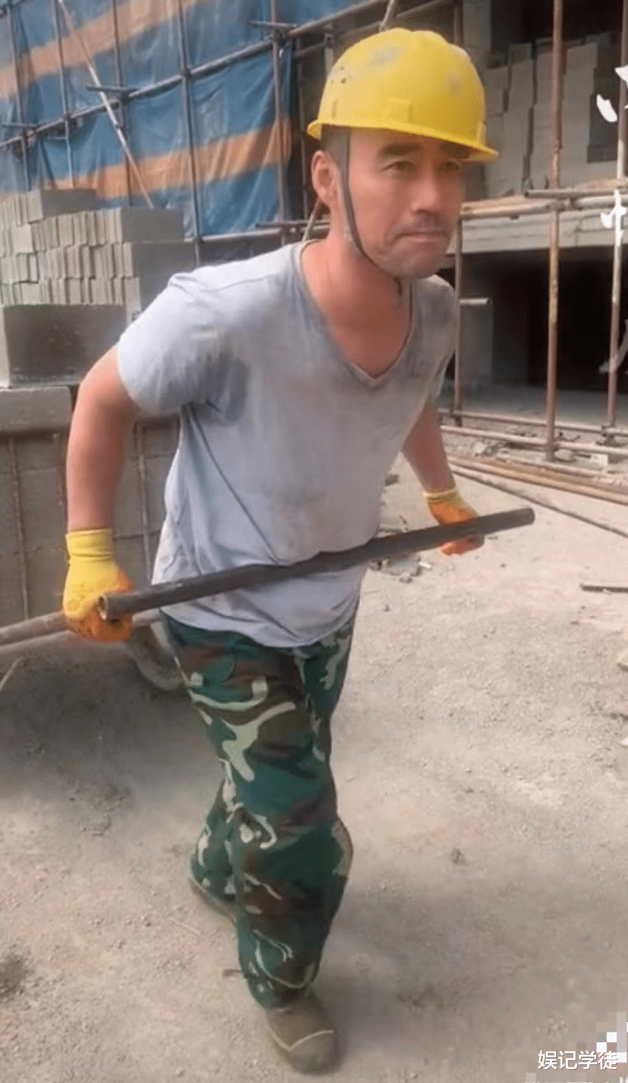 旭日阳刚|“旭日阳刚”王旭现状落魄？工地搬砖累到满头大汗，被质疑是摆拍