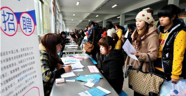 教师|小县城招聘教师，47人中出现35个人“缺考”，与3个现实有关！