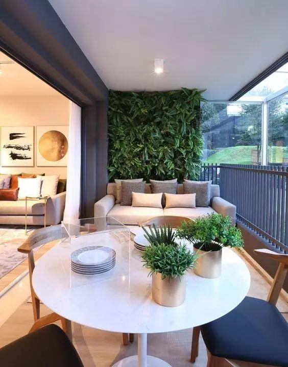 阳台变成休闲区?衣服晾在哪里?看看聪明的人如何做!