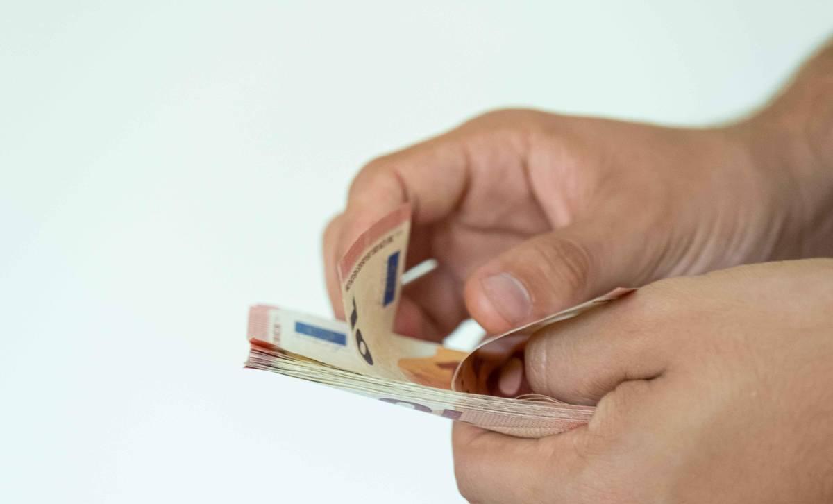 求职|应届生找工作好难，找个月薪三千的工作，也要卷得死去活来