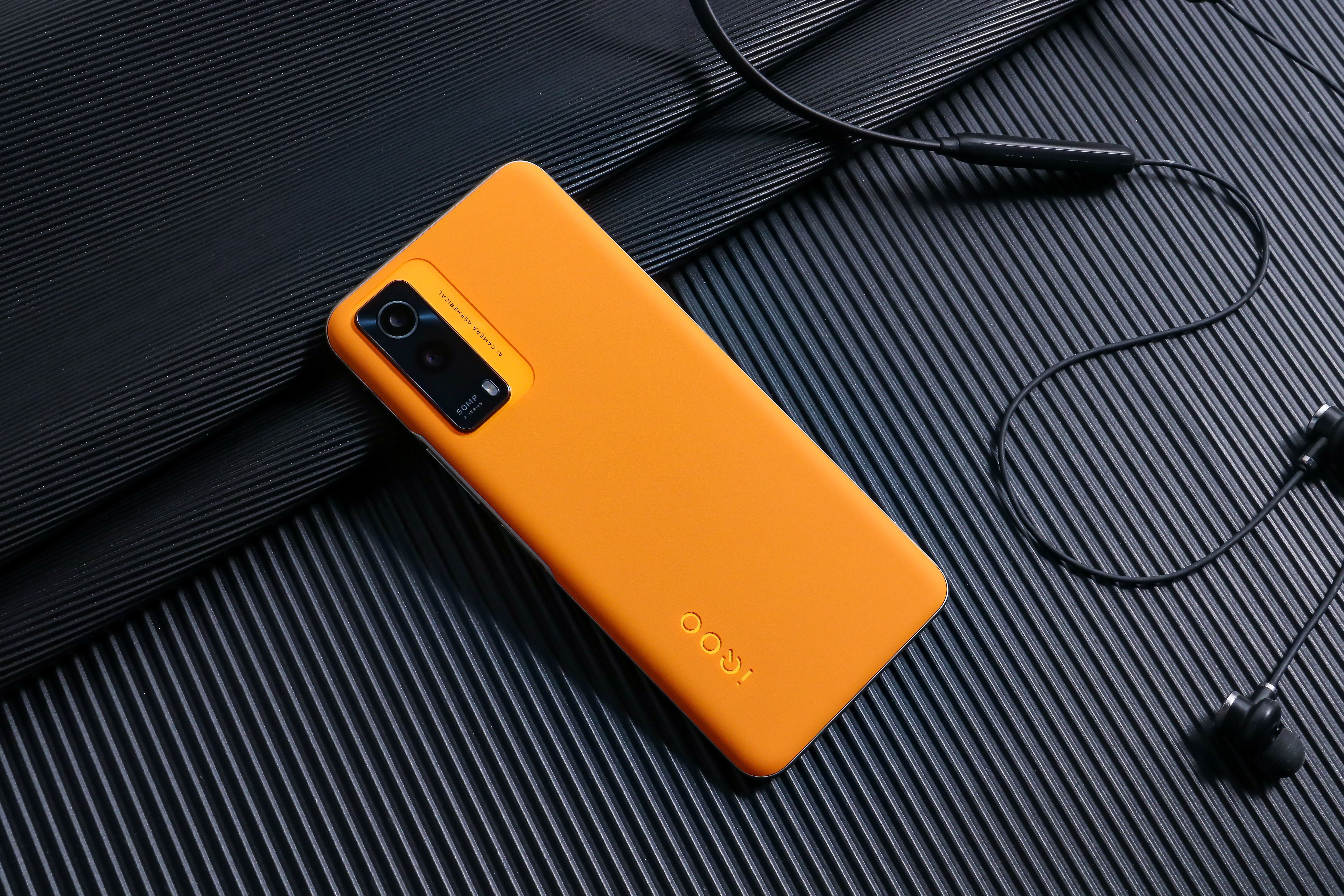 iqoo|千元机也能享受全面体验！内外兼修的iQOO Z5x谁能不爱？