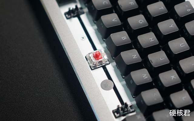 蓝宝石|配置拉满的小键盘这么酷！酷冷至尊CK721机械键盘评测！