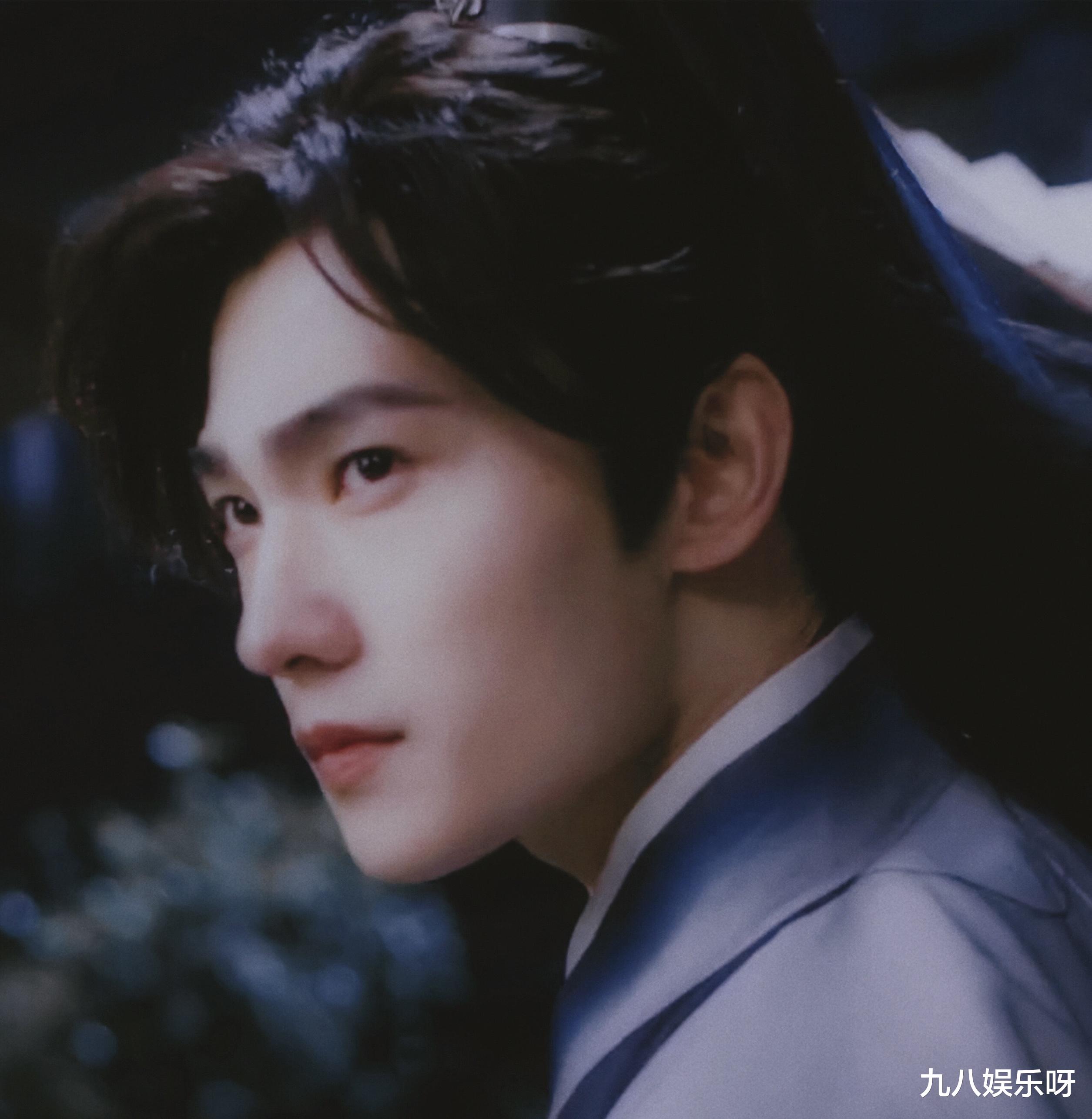 杨洋|杨洋、龚俊同登杂志封面,销量对比惨烈,相差十倍