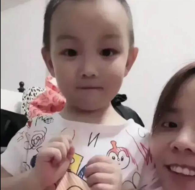 三轮车|熊磊直播人气惨淡发全家福，郭威开三轮车，田静有钱还回村干农活