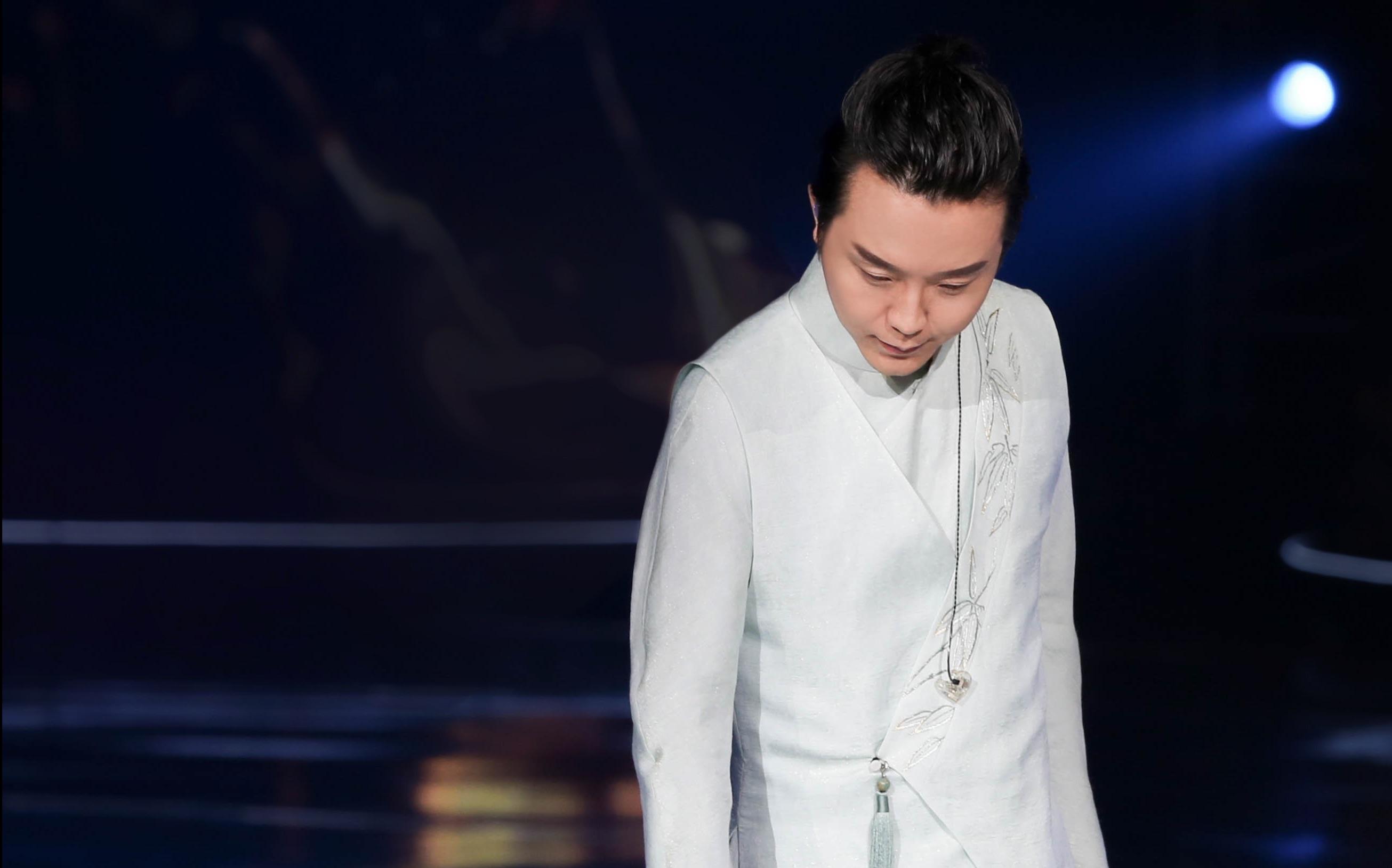 赌王|从“服务员”到“贵妃”，被辱骂的20年间，李玉刚究竟经历了什么