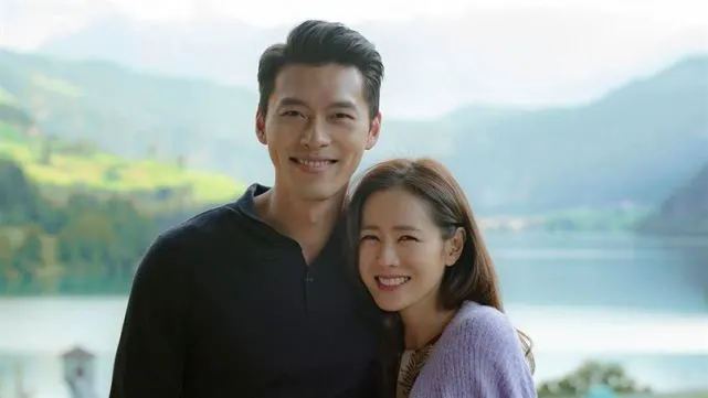 孙艺珍|玄彬孙艺珍再曝新婚纱照，两人亲密依偎牵手放闪，超大婚戒首曝光