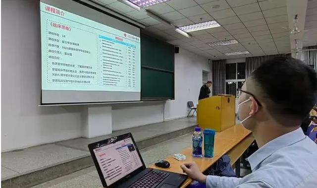 衬衫|3大专业分数线可能上涨,张雪峰提醒高考生,成绩没优势切忌冲线