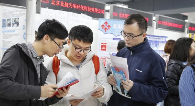 |“四年大学花了15万”,农村家长含泪哭诉,想到学生现状就很心酸