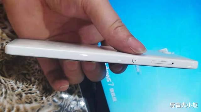 全面屏|纯白配色手机的颜值代表,体验二手坚果r1,全面屏使用有技巧