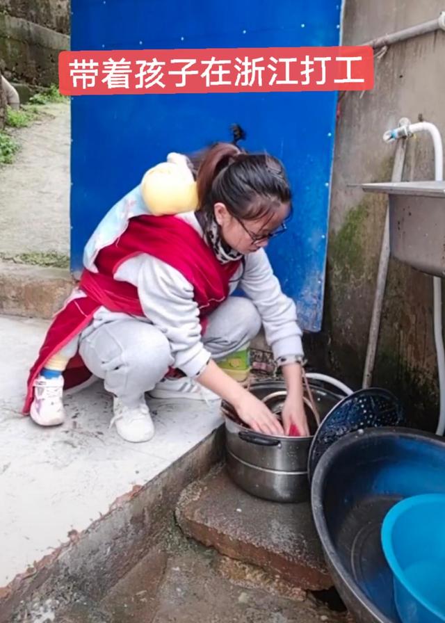 纪实:贵州女子离婚带女儿流落浙江,捡废品为生,网友:我好想娶她回家