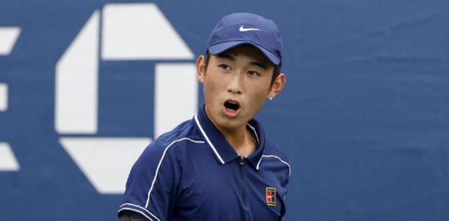 吉尔|赛季首秀开门红！16岁商竣程首盘送蛋，三盘大战掀翻2号种子！