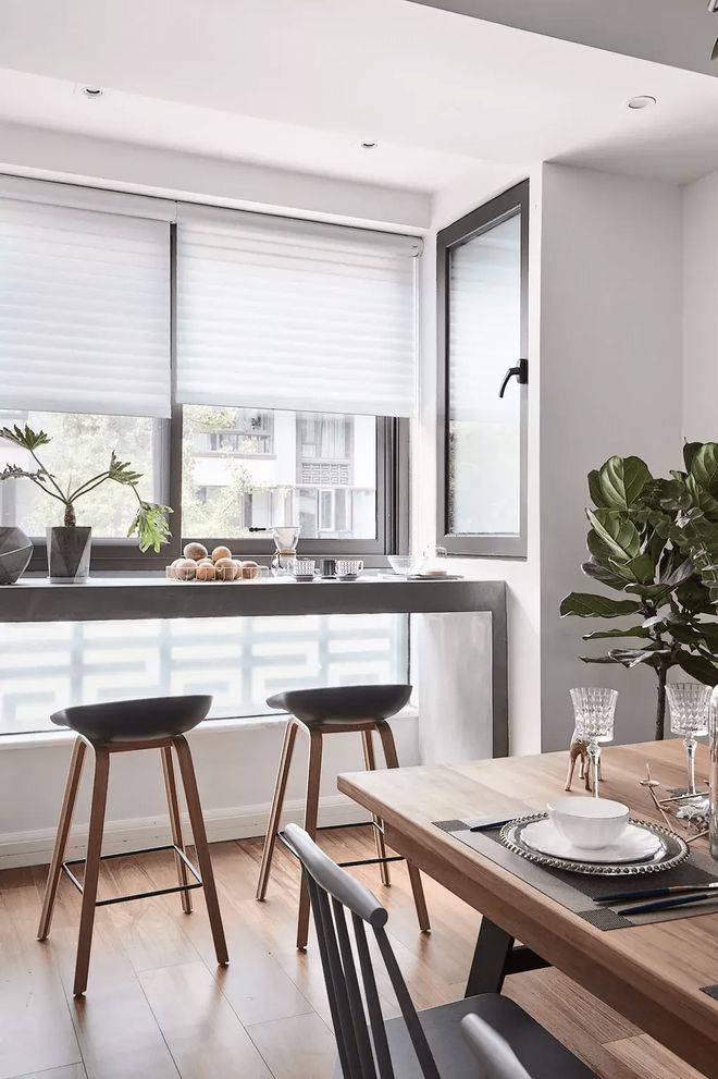 朋友家封阳台居然花了2W块,工人:物业的锅!要求用断桥铝!