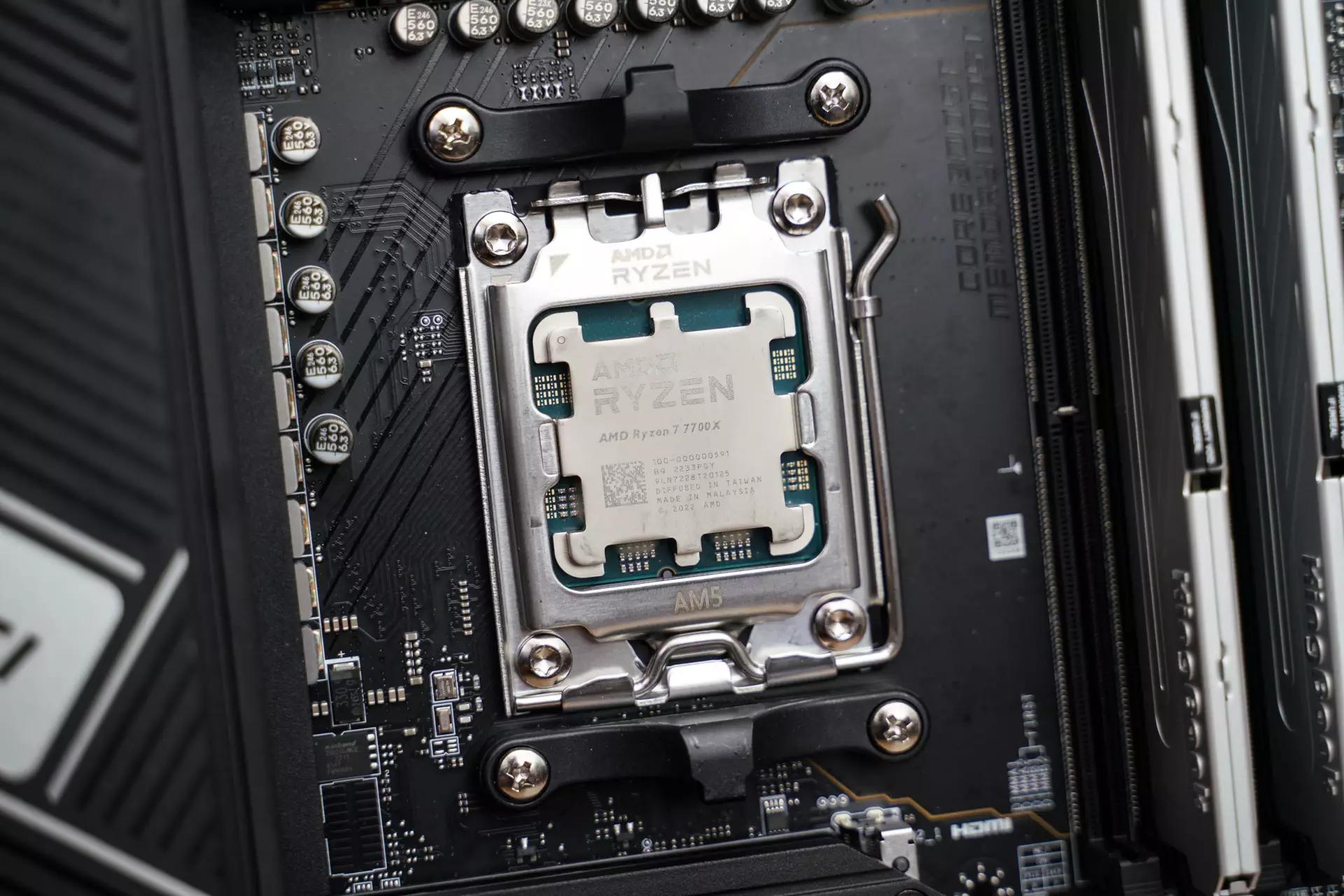 主板|亲民高频DDR5内存，金百达6000MHz银爵32GB：一键超频性能大涨