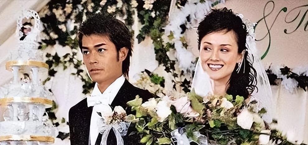 欧阳娜娜|过气女明星窘况:街头卖唱、破产、卑微求工作,风光不再