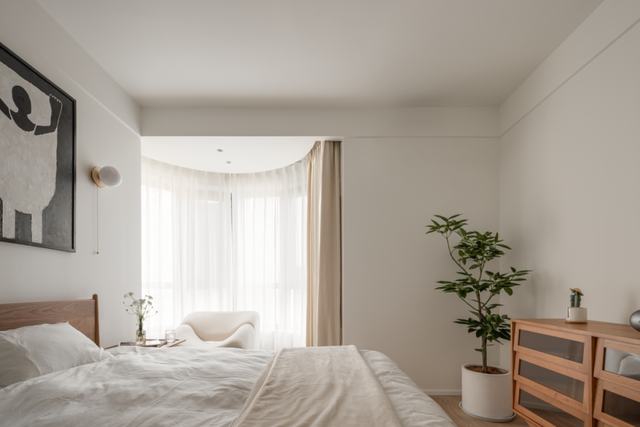 90后男主家中的精致场面:110㎡的家,全屋大白墙,却没有丝毫俗气播