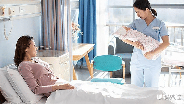 请月嫂变成了花钱请大爷!月嫂猛推婴儿扇宝妈耳光、咬破手指...