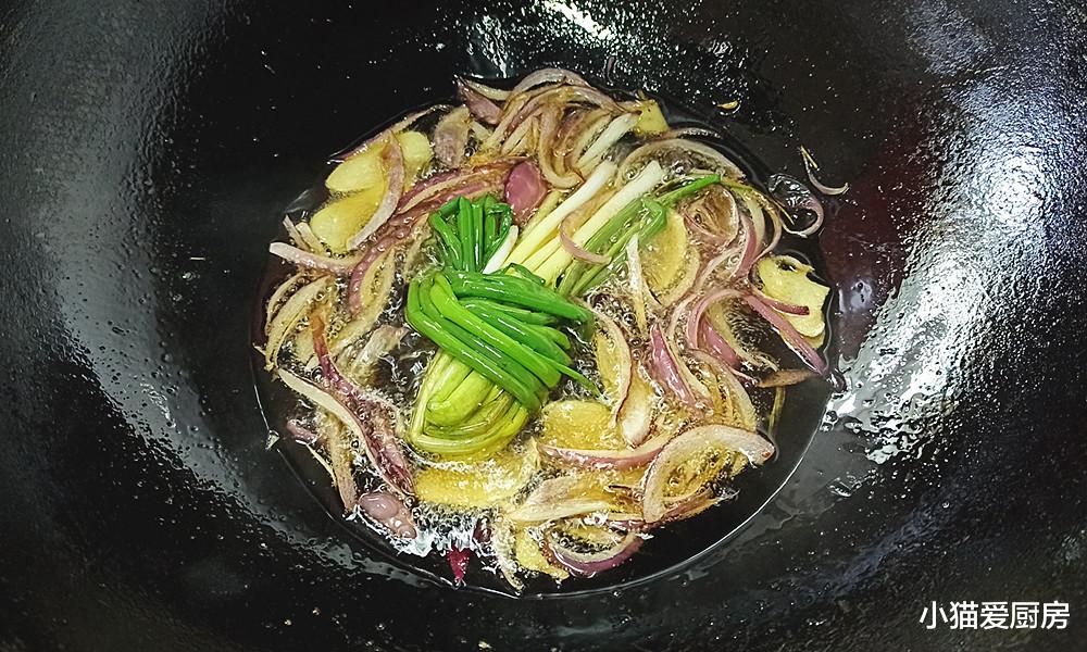 这样做黄豆酱，香辣开胃，一次做2斤可以吃1个月，特别下饭解馋