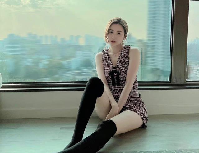 沈卓盈|港星沈卓盈近照曝光！大秀好身材，为富商丈夫生子稳固豪门地位