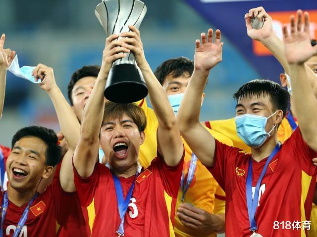 u23|排面! 越南力克泰国首夺东南亚U23冠军, 主席总理发贺电: 祖国为你们骄傲!