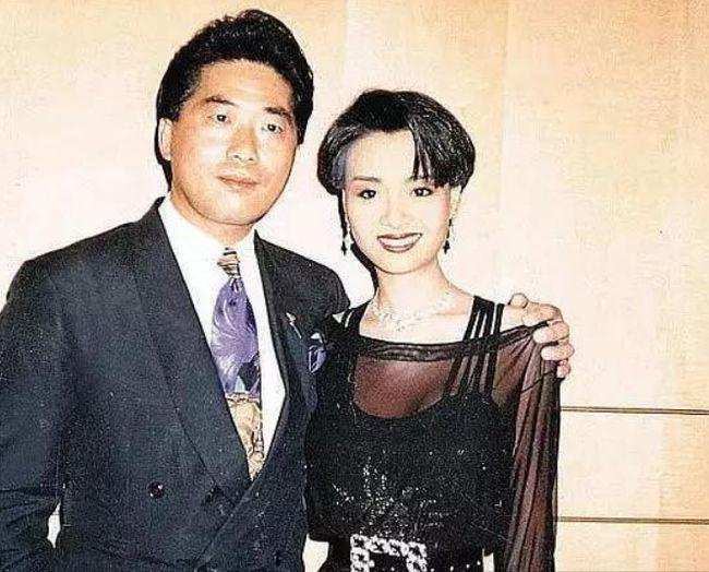 柳岩|她上围丰满超过柳岩,却遭到两任男友家暴,性感是一种罪吗