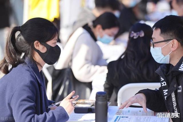 00后|20多万供孩子上完大学，毕业工资2800？值得吗