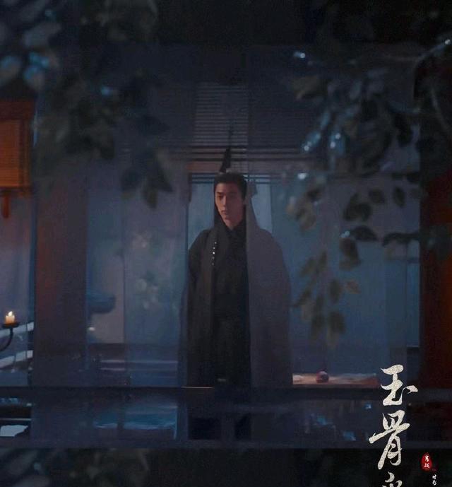 肖战|《玉骨遥》遭粉丝热聊频上热搜！肖战带妆下水泡一整天