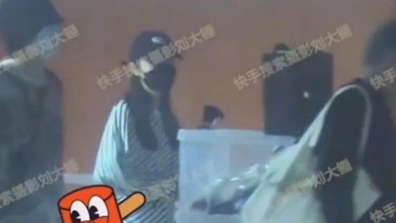 白敬亭|白敬亭宋轶恋情被曝，粉丝脱粉回踩