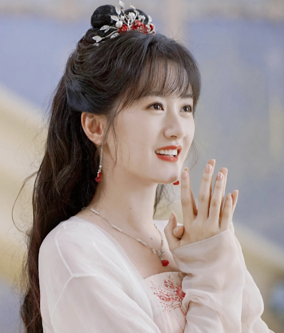 杨威|张彬彬29岁生日，粉丝给足排面，但嘉行仅一份祝福