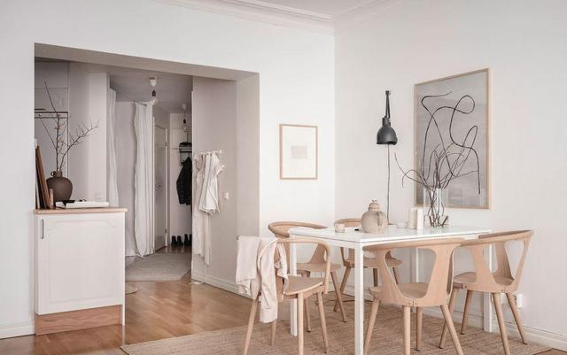 一人住一室不规则户型的家，白色和米色搭配，可以假装在家度假了