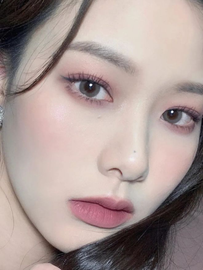 小红书 当鲜花拥有生命，她们会化什么妆？