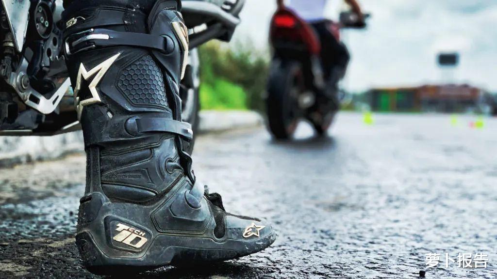 手套 提升颜值最快方法！一套摩托“皮肤”搞定