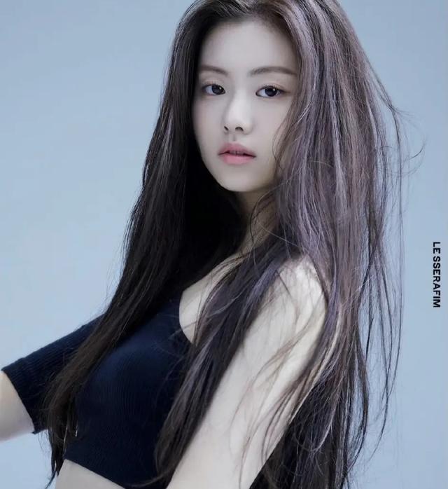 hybe|HYBE新女团还未出道,队内成员便被曝黑料,宫胁咲良和金采源自闭