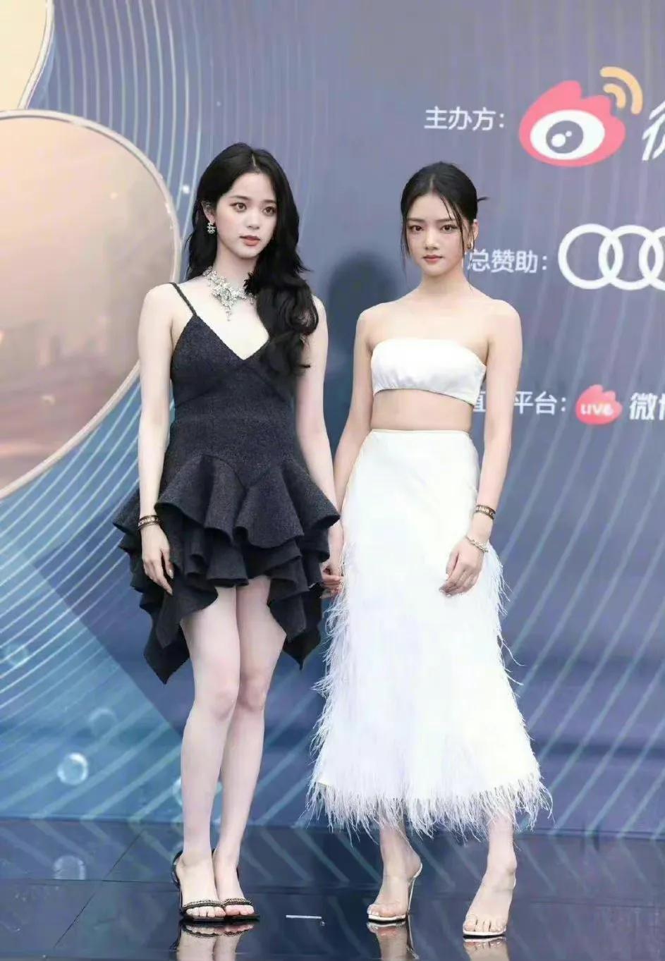 李宇春|红毯:花尽心思百花争艳 却终究被这两个假小子成功突围了