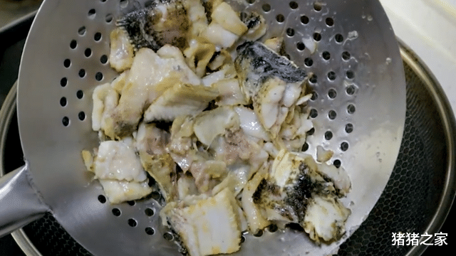 青花椒鱼的家常做法，鱼肉鲜嫩麻辣爽口，吃了还想吃