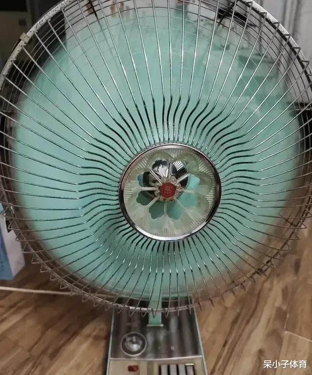 |82年的电风扇，还正常工作，质量这么好，为什么就不生产了呢？