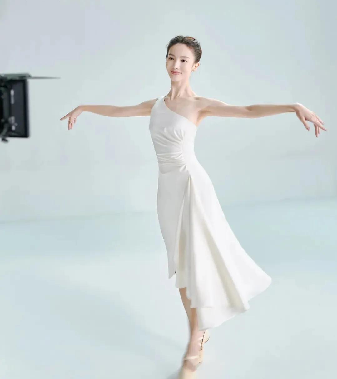 金晨|顶级性感名模金晨,冷感、美艳,出类拔萃