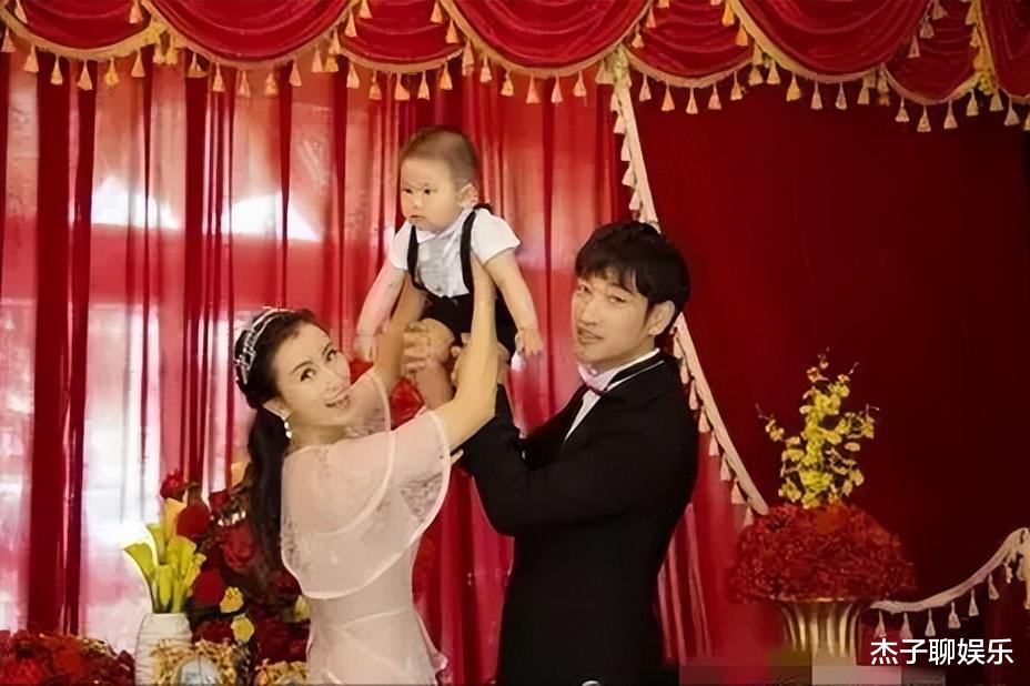 伏玟晓|伏玟晓官宣离婚！相亲节目闪婚，二婚嫁富豪有一子，坦言伤口已愈