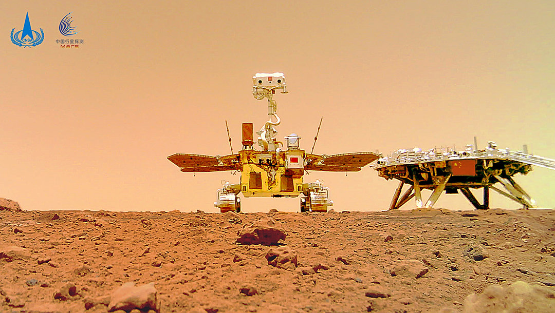 骄傲!两面五星红旗出现在火星地表,一面国旗还会迎风飘扬