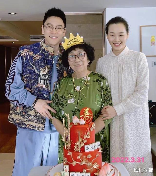 林依轮|林依轮晒照为自己庆生,火锅蛋糕太逼真,模特妻子罕见露面