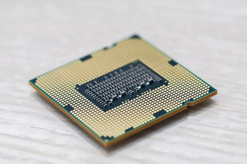 即将上市的英特尔酷睿i9-13900K处理器的样品在黑市上出售
