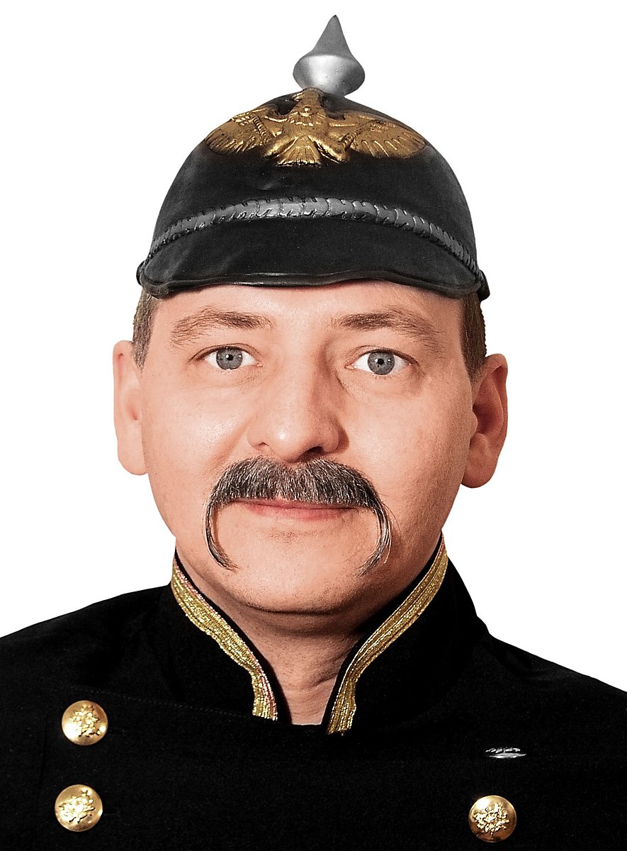 许多|一战时期德国士兵的头盔普遍都带尖铁吗?