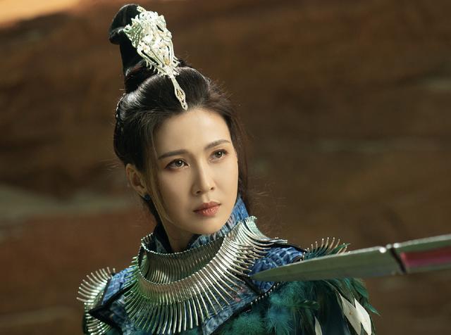 童蕾|“亮剑女神”给热巴作配,气场十足难掩老态,戏外为人很是低调