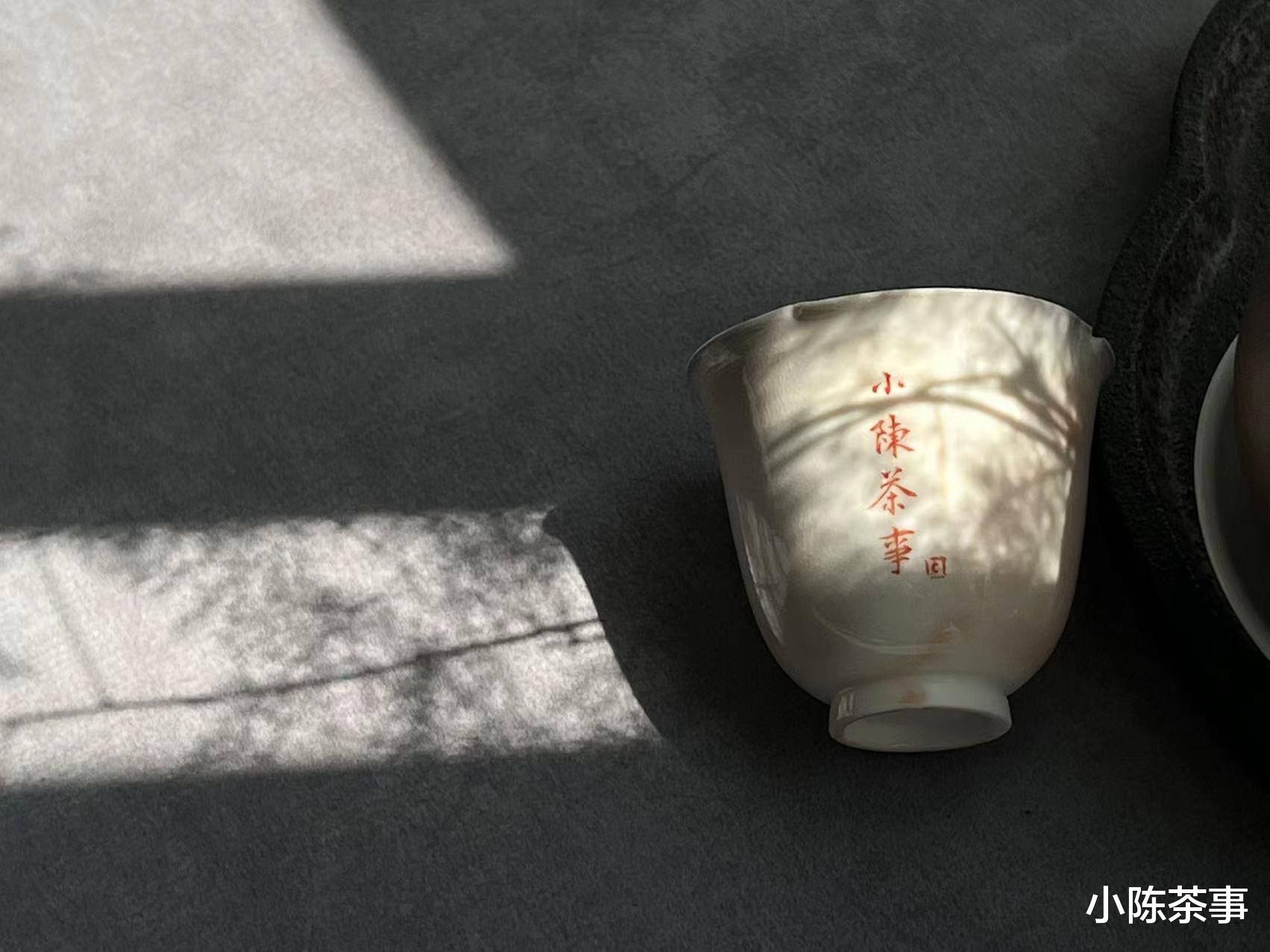 家里的茶一不小心存受潮了怎么办？要晒一晒，还是放微波炉烘干？