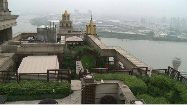 显卡|张庭女儿晒近照模样大变,身材高挑皮肤黝黑,数亿豪宅曝光超奢华