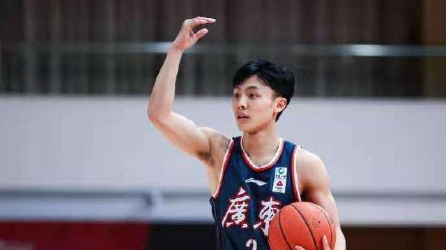广东男篮|晚九点恭喜徐杰拿到大合同，广东宏远五人降薪，苏伟不降薪不退役