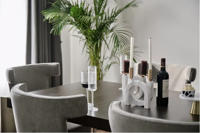 135平现代三居室,将古典融入纯白空间分外和谐