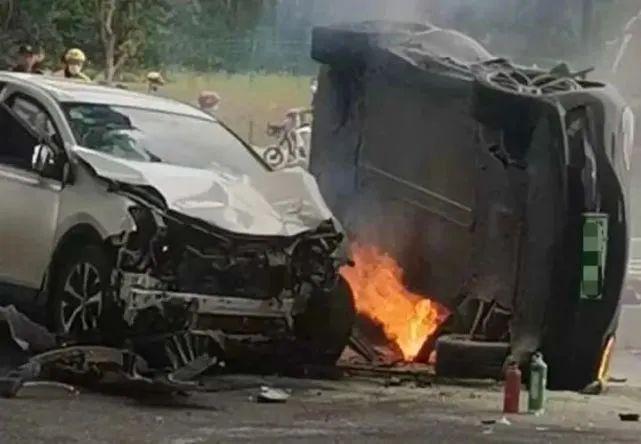 平均每天烧10辆，新能源车起火事故频发，开电车到底安不安全？
